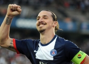 开云体育下载-赛道与球场，当F1街道赛的轰鸣遇见老鹰的强势翱翔