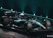 开云体育中国官网-包含雷诺车队鏖战迈凯伦，汉密尔顿点燃赛场的词条