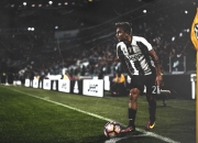 开云在线直播-巴雷拉，F1年度争冠之夜的孤独领跑者