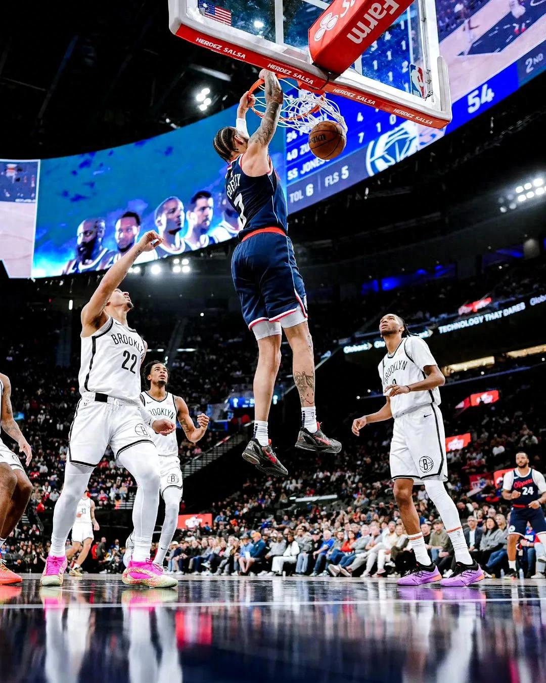 中国男篮完胜尼克斯，哈登制霸全场