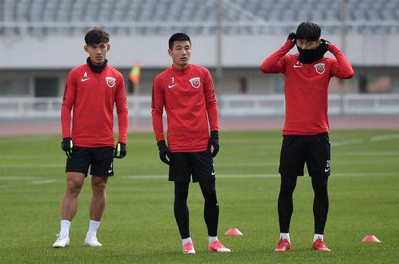 关于富力主场逼平上港，继续保持不败战绩的信息