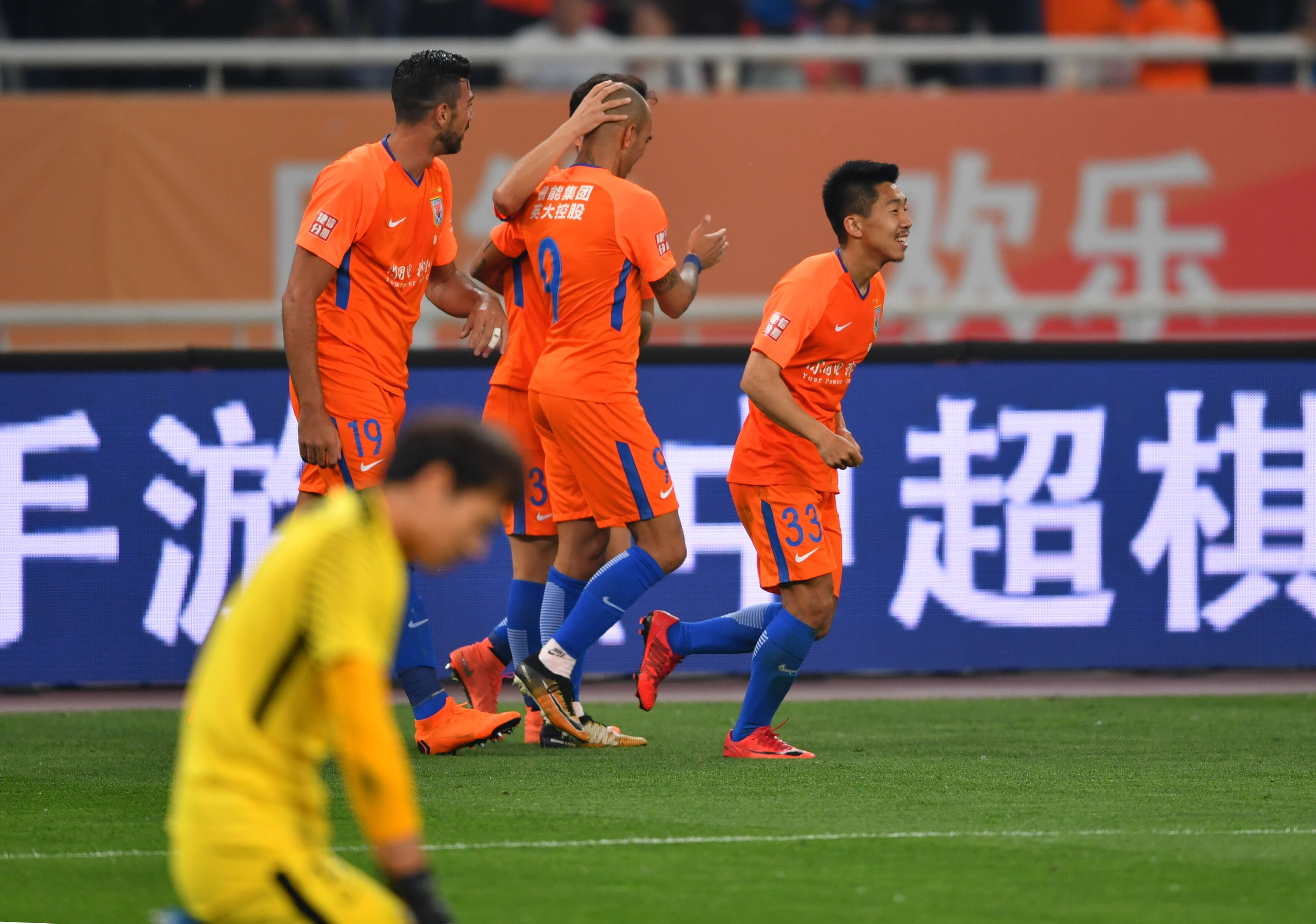 山东鲁能主场战胜河南建业，实现三连胜