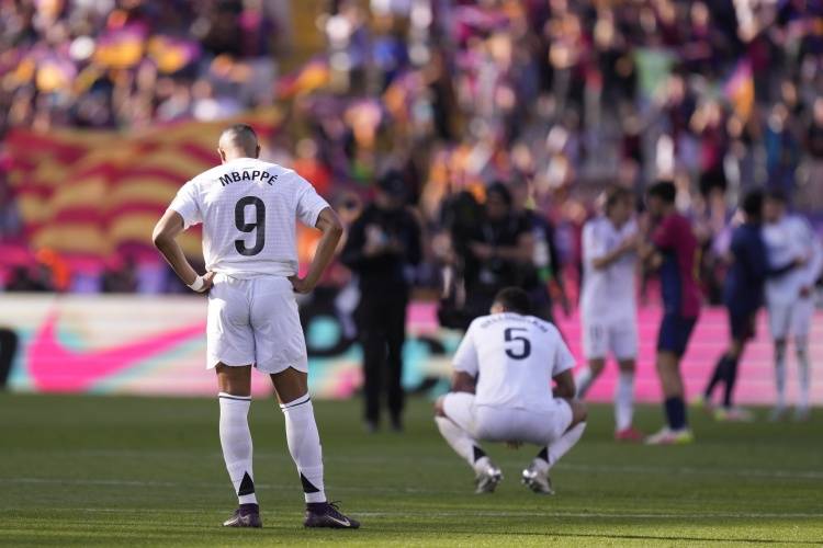 包含西甲联赛局势不明,各队角逐胜利的词条 包含西甲联赛局势不明,各队角逐胜利的词条