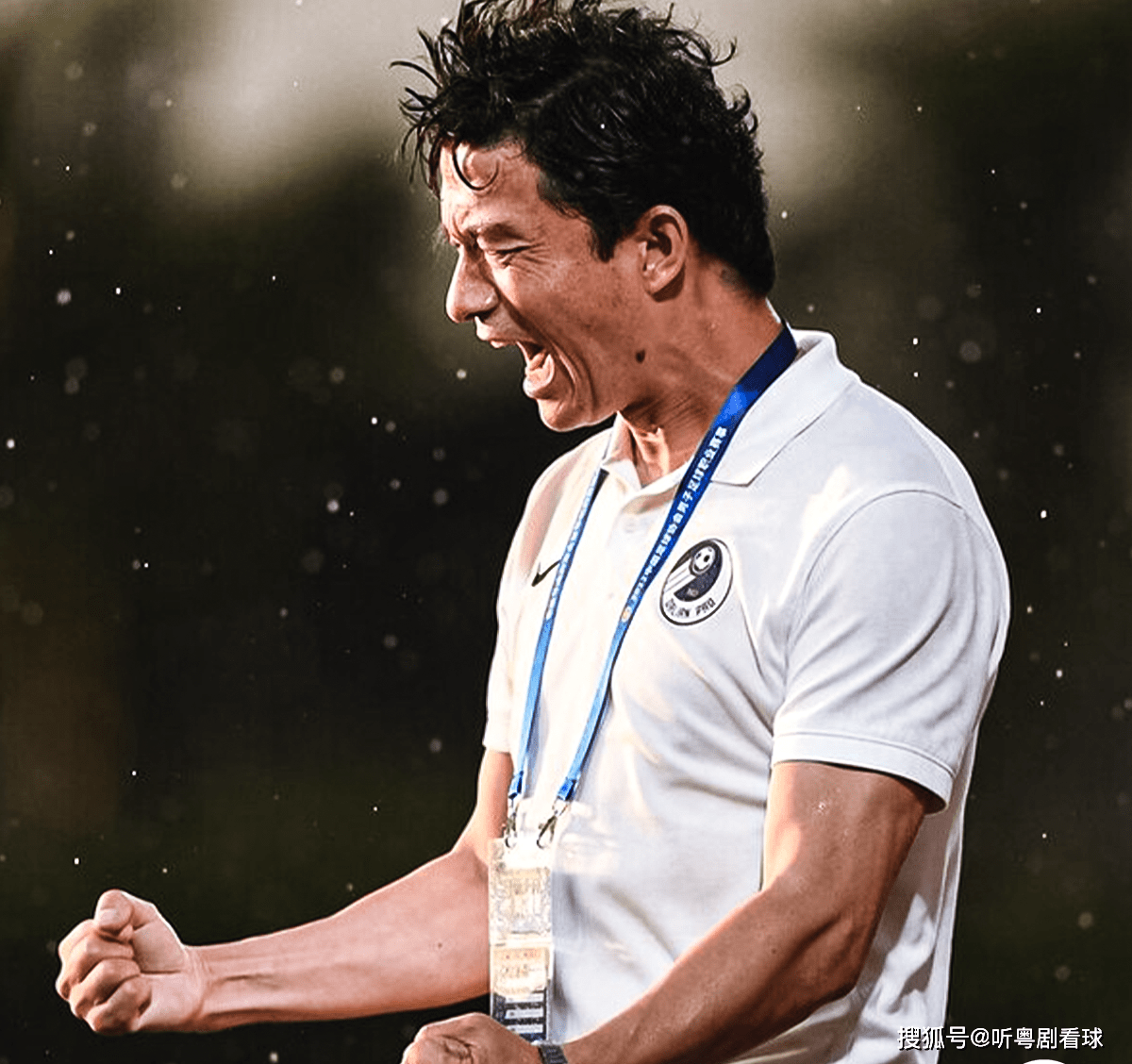 包含波鸿队员赢球欢庆，球队士气大振继续追赶的词条