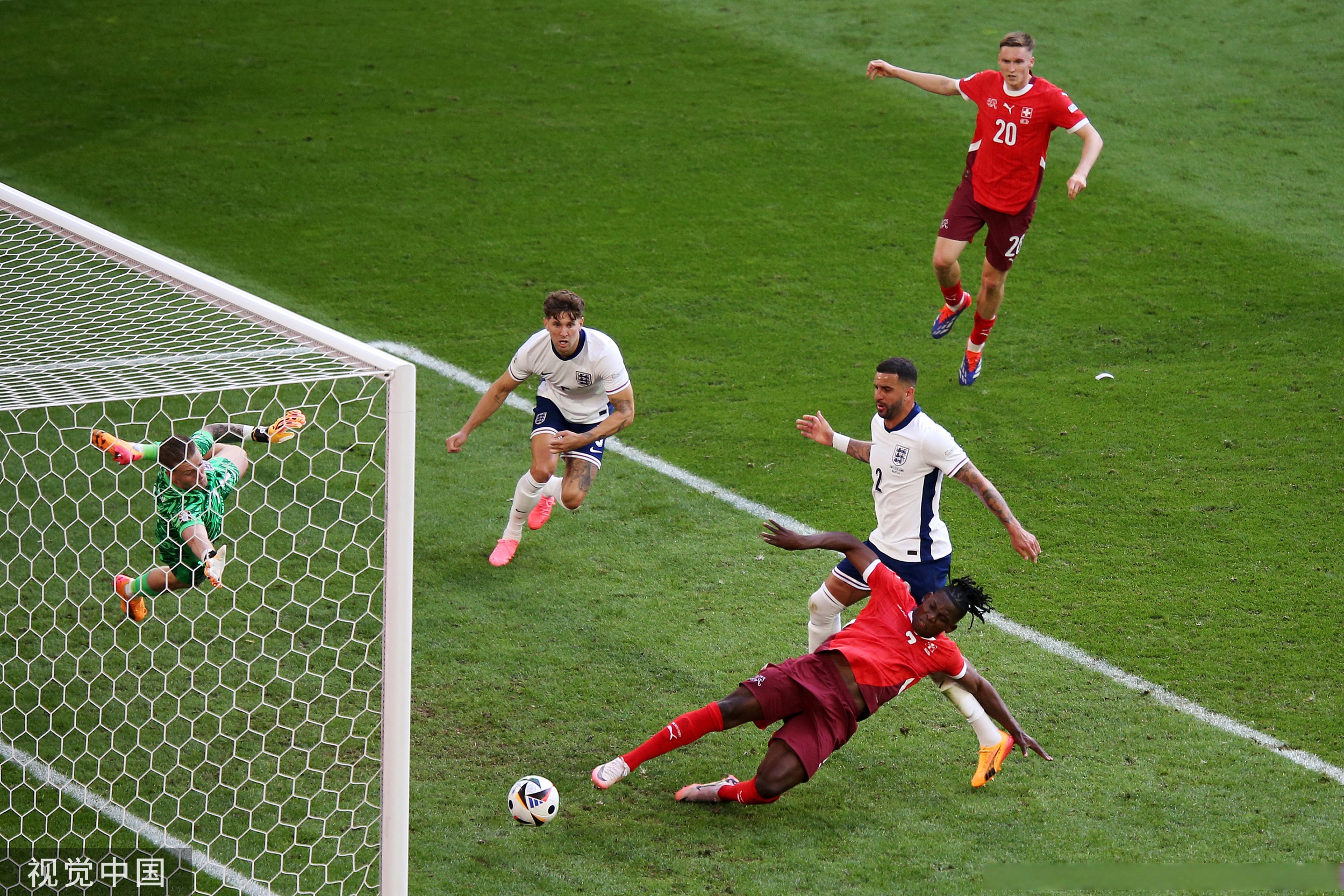 包含欧洲冠军联赛上演悬念重重的精彩对决的词条 包含欧洲冠军联赛上演悬念重重的精彩对决的词条