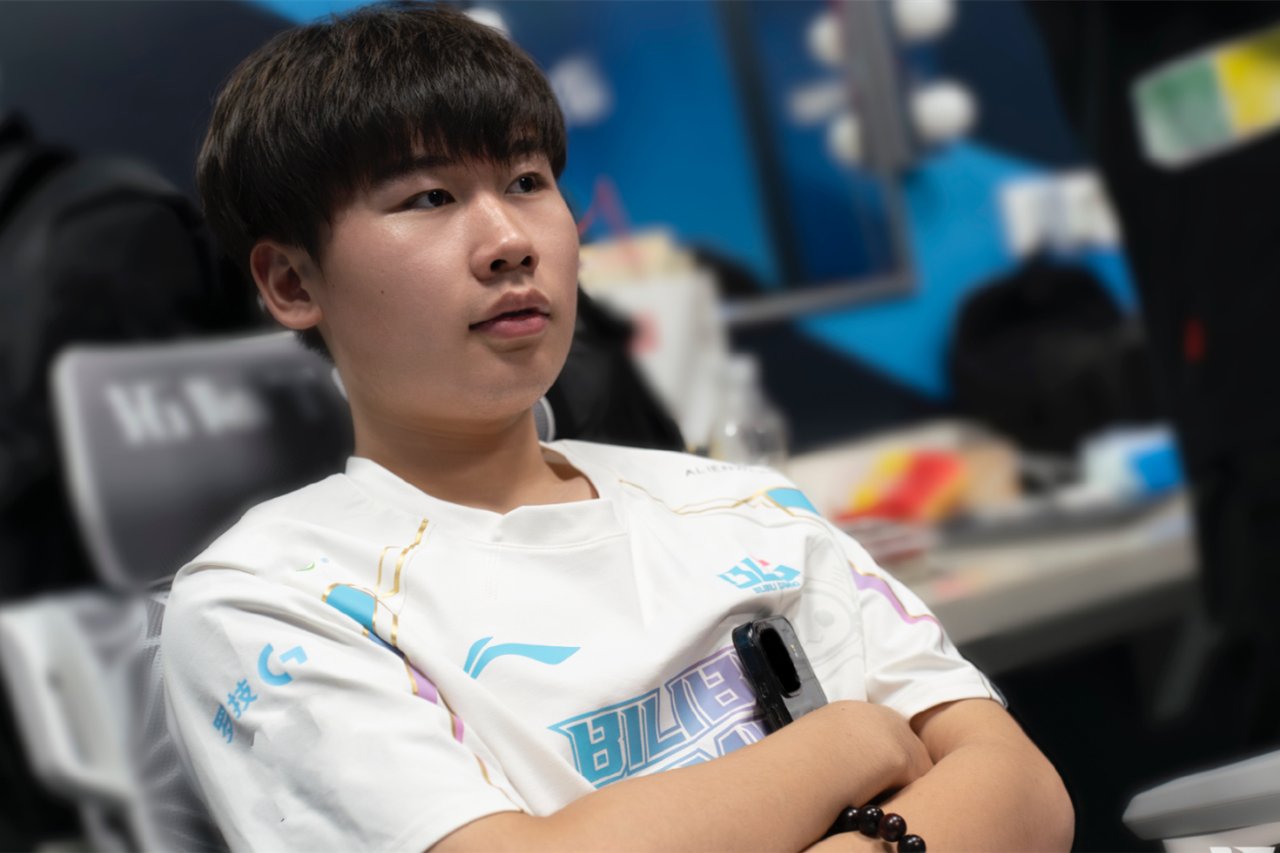 SHR翻盘RNG，Knight一己之力扛起全队的简单介绍