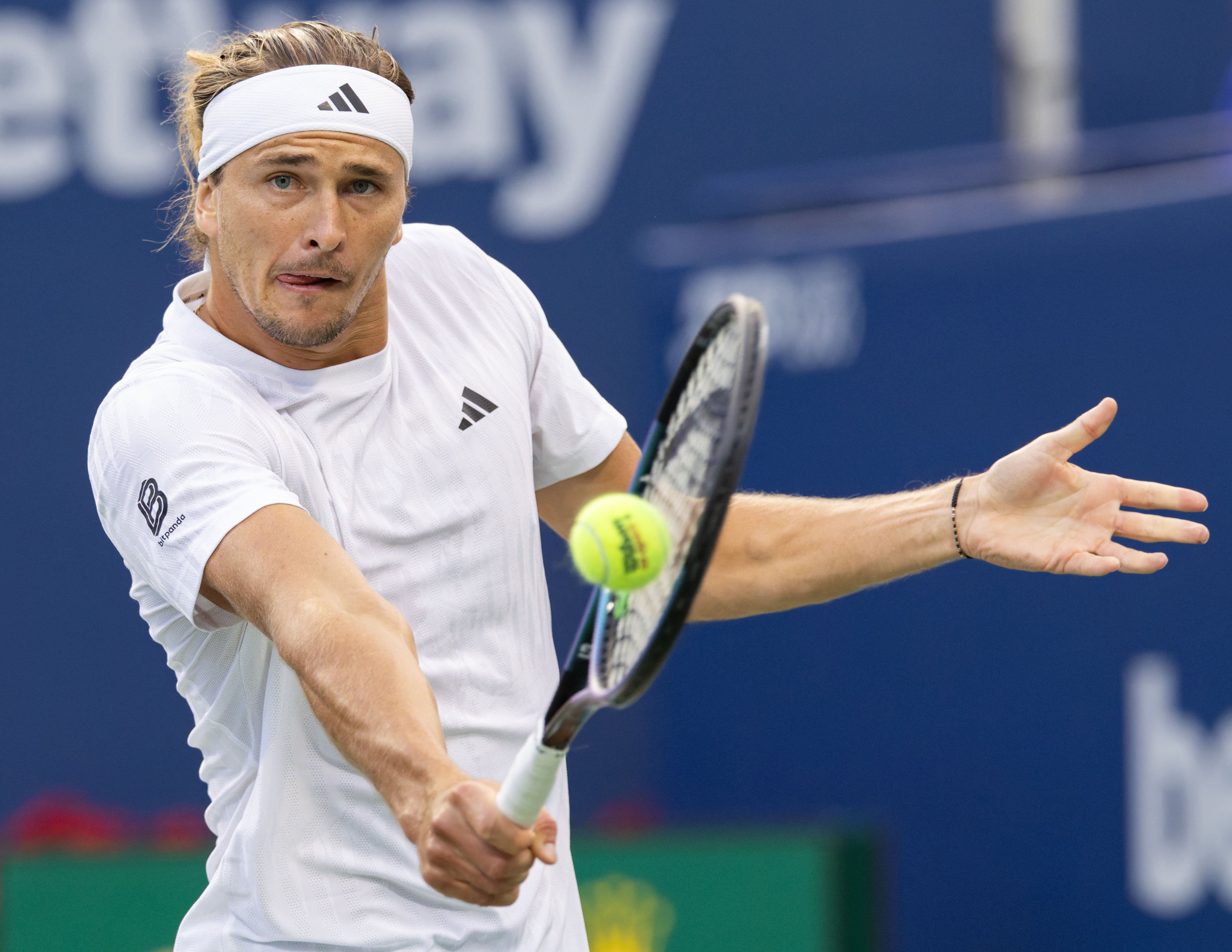 关于日本网球队完胜美国网球队，兹维列夫关键制胜的信息