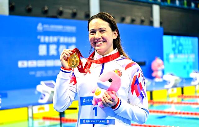 体育赛场上，女子运动员角逐最高奖项