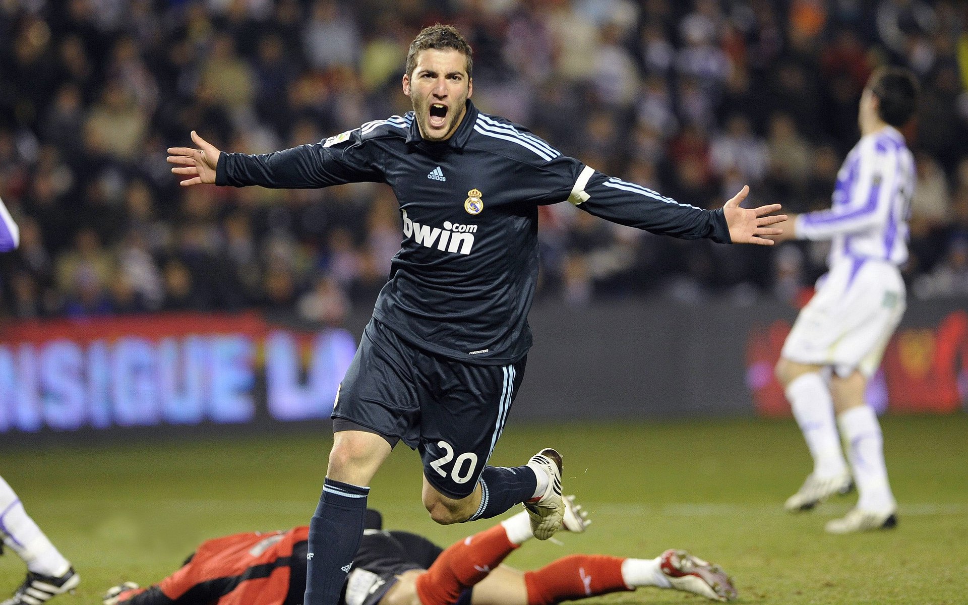 小贾伦关键时刻站出来,凯尔特人强行终结辽宁队—一场定义冠军气质的对决